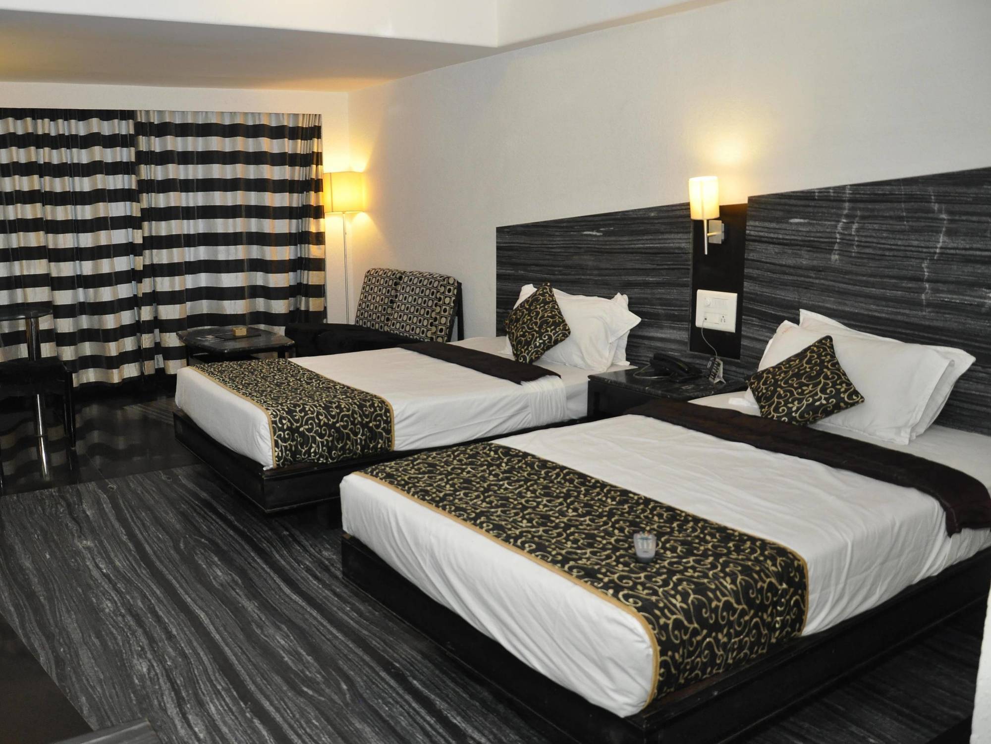 Hotel Manorama Виджаявада Экстерьер фото